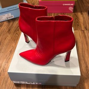NIB red Antonio Melani Boots  sz 8 retail 98